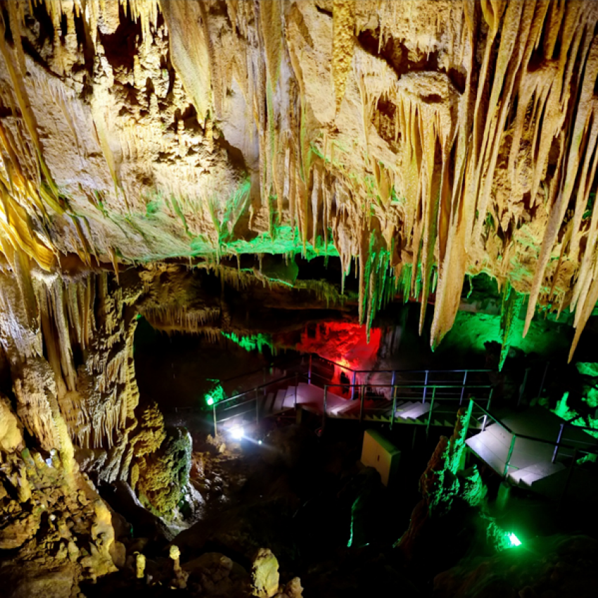 Пещеры Сатаплия и Прометея